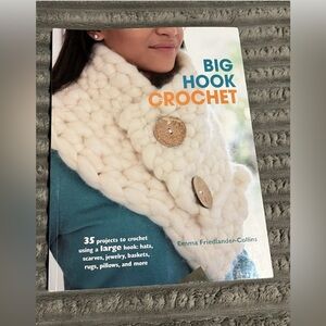 "Big Hook Crochet: 35 projects to crochet using a large hook" by Emma  Book